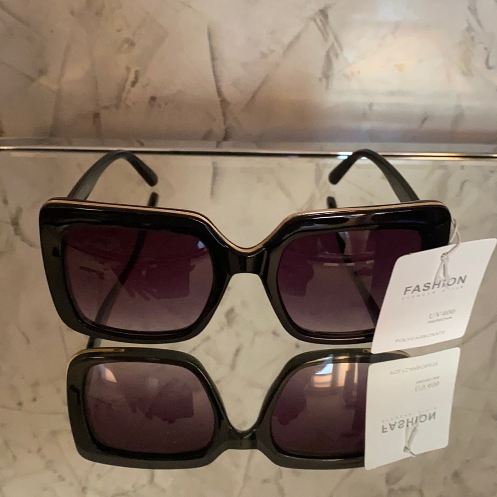 *Sunglass BUNDLE* - Picture 2 of 11